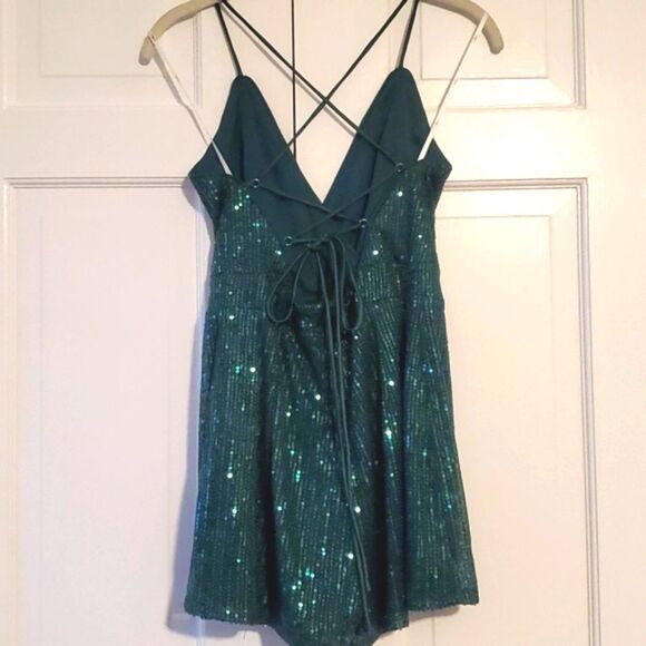 LULUS GREEN SEQUIN ROMPER HOLIDAY FESTIVE SEXY OPEN BACK SURPLICE SIZE MEDIUM - Picture 6 of 13